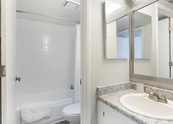 Landing Modern With Amazing Amenities Apartment