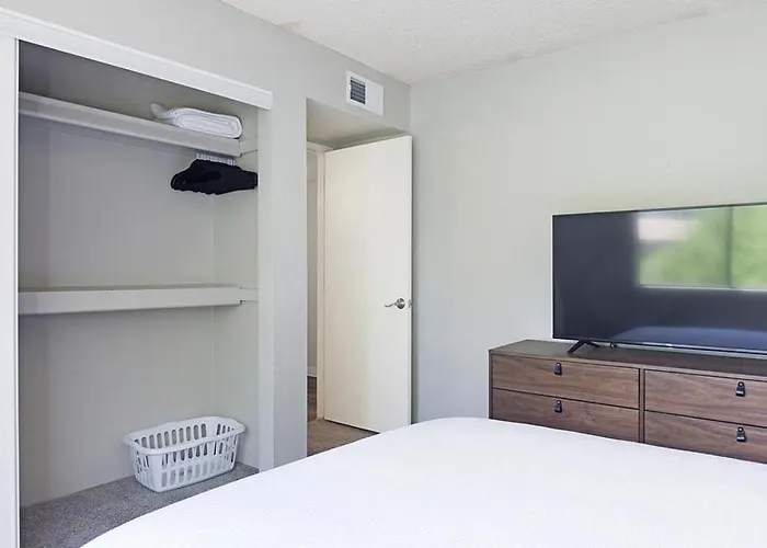 Landing Modern With Amazing Amenities * Tucson