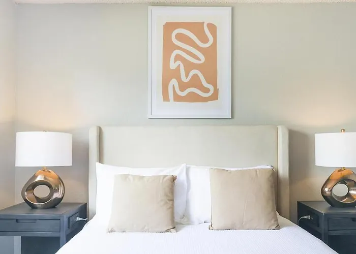 Landing Modern With Amazing Amenities Apartment