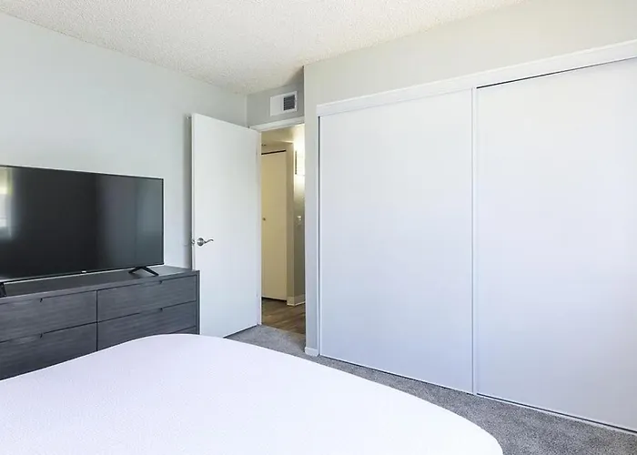 Apartment Landing Modern With Amazing Amenities *