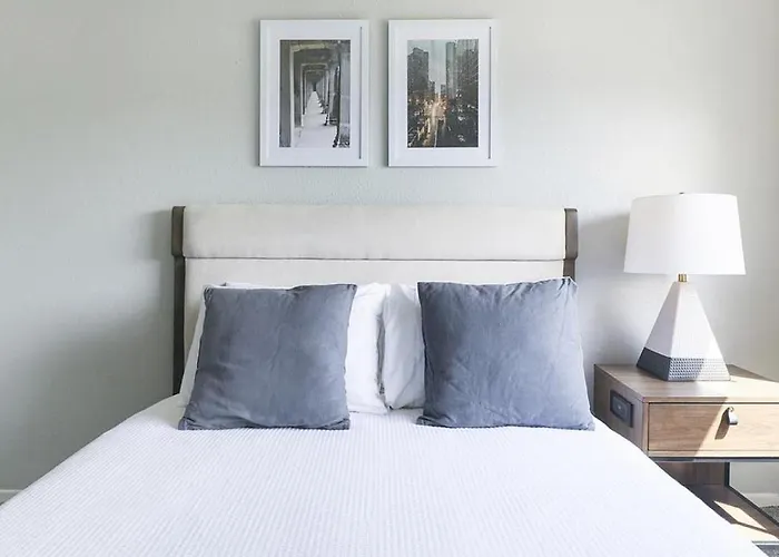 Apartment Landing Modern With Amazing Amenities